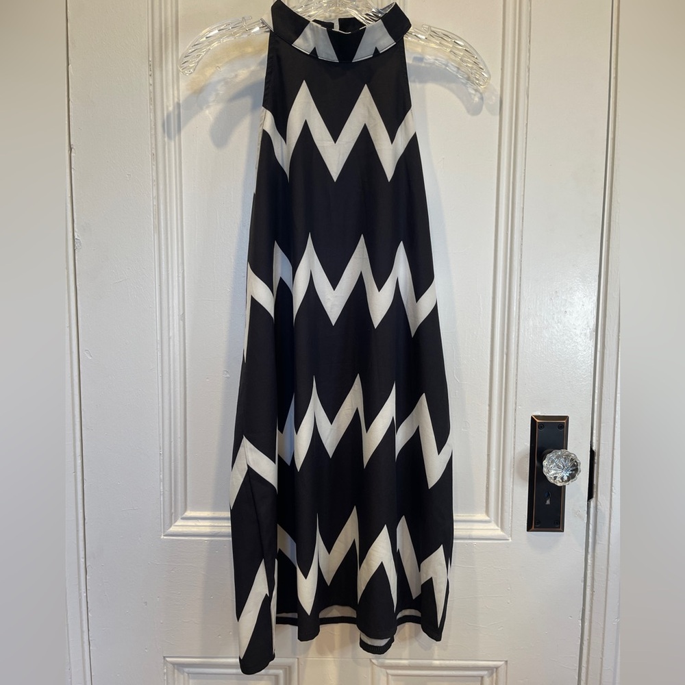 NWOT YOINS Black and White Patterned A-Line Halter Sleeveless Dress - Size L